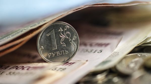 Важен баланс: аналитики объяснили, что поможет снизить давление на рубль