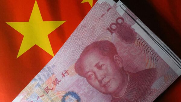 Юань ощутимо растет относительно рубля на Мосбирже