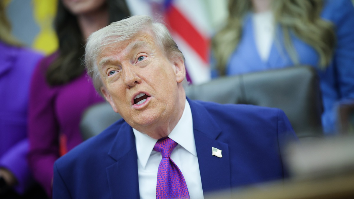 Трамп настаивает на том, что проход через Ормузский пролив будет бесплатным