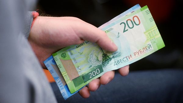 Вклады россиян в банках за июль выросли на 0,3%